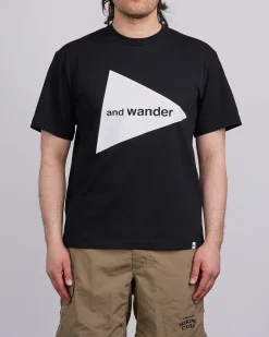 Discount and wander Big Logo T-Shirt Black