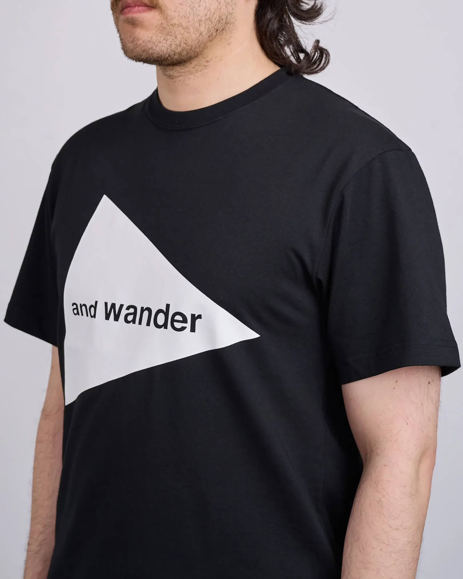 Discount and wander Big Logo T-Shirt Black