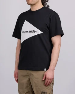 Discount and wander Big Logo T-Shirt Black