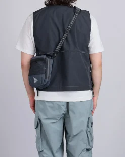 Discount and wander Reflective Rip Shoulder Pouch Charcoal
