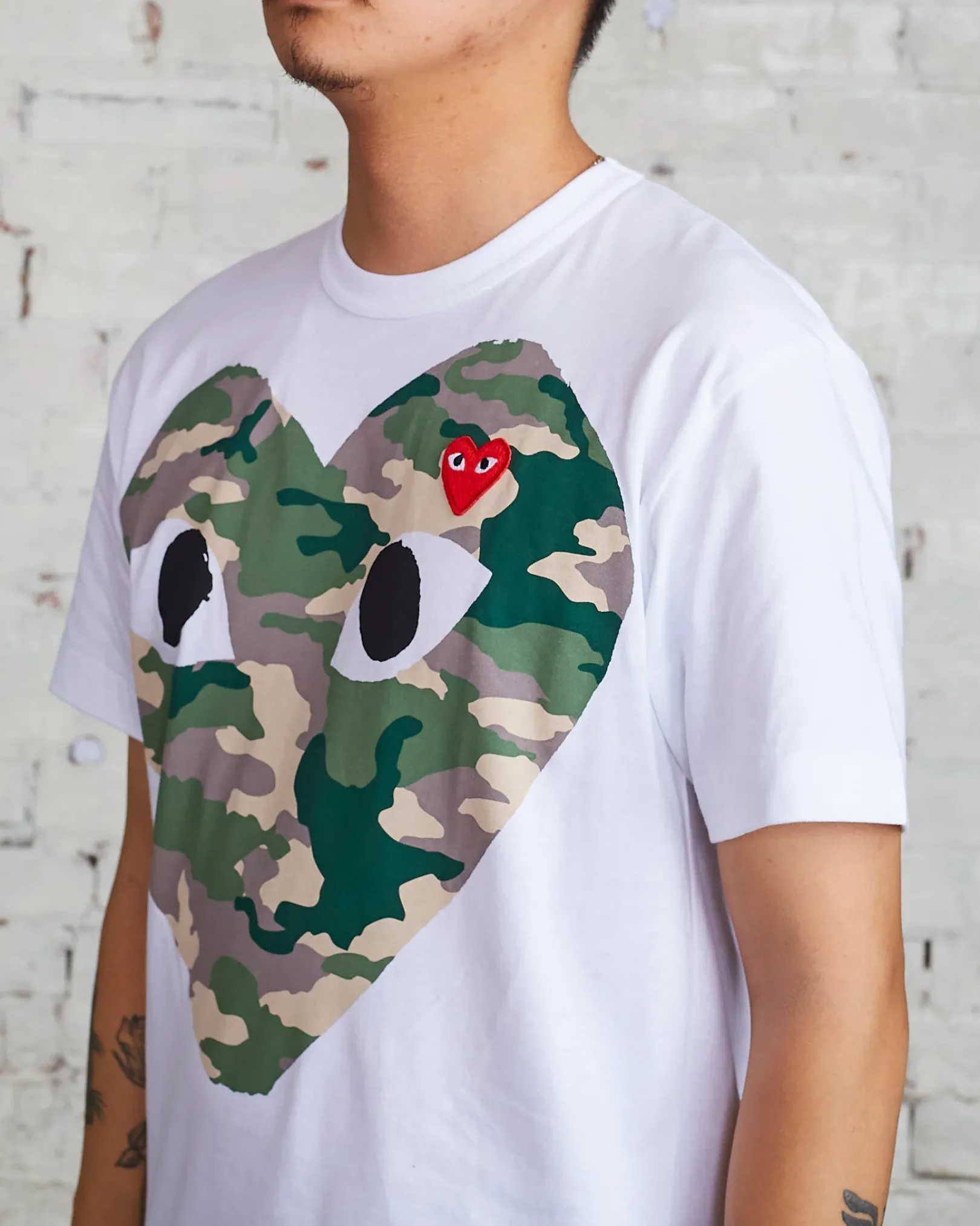 Sale Comme des Garçons PLAY Big Camouflage Chest Heart T-Shirt White