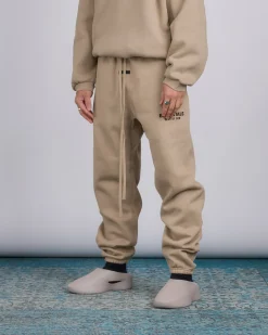Discount Fear of God Essentials Fleece Logo Sweatpant Desert Sand